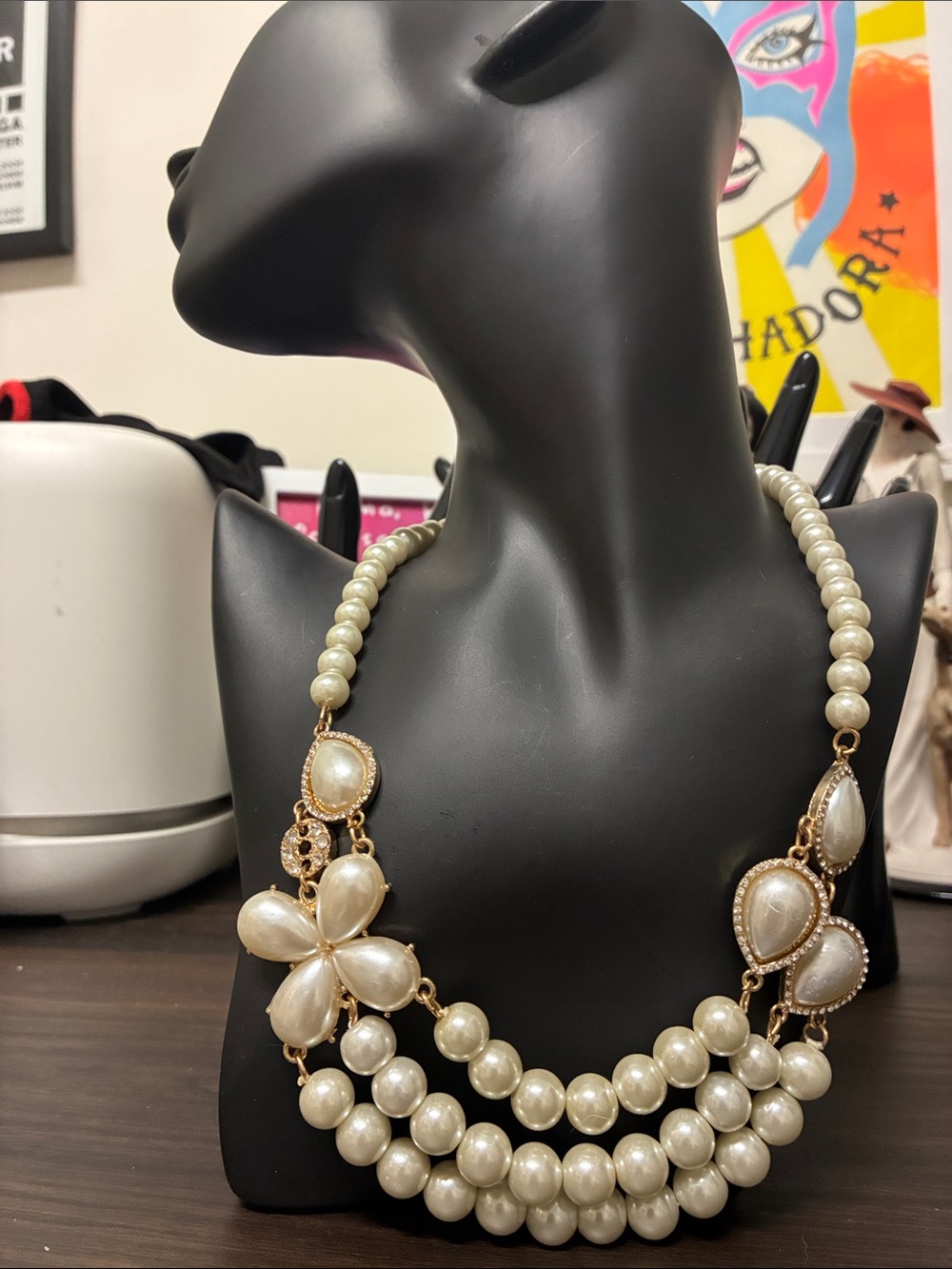 Vintage 80s/90s Elegant Pearl Cluster Statement Bib Necklace - Gold Tone